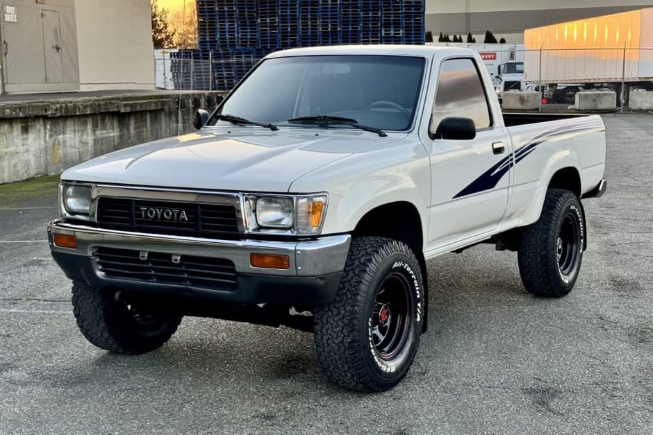 1990 Toyota Pickup (N80/90/100/110 1989-1997) sold for $16,000