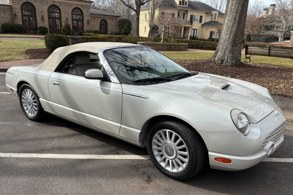 2005 Ford Thunderbird (2002-2005) sold for $22,750