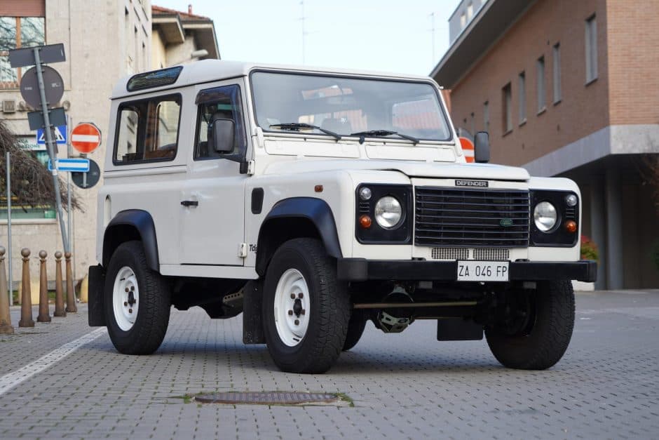 2001 Land Rover 90 / Defender 90 (Euro Spec) sold for $0