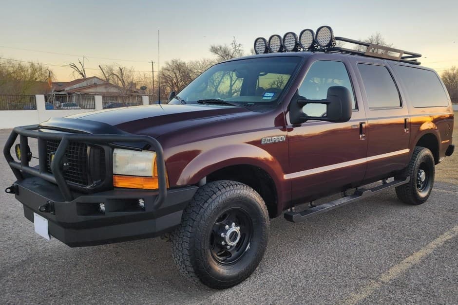 2000 Ford Excursion sold for $8,800