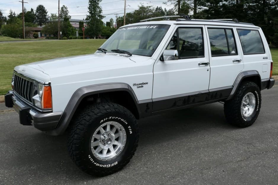 1992 Jeep XJ Cherokee sold for $9,000