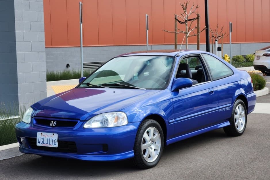 1999 Honda Civic Si sold for $16,000