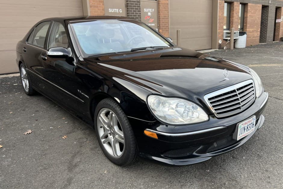 2003 Mercedes-Benz W220 S-Class sold for $11,000