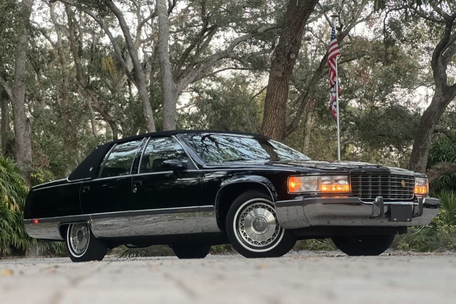 1993 Cadillac Fleetwood 1985-1996 sold for $25,500