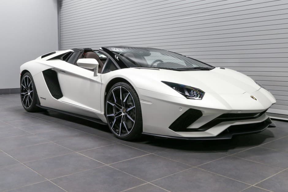 2019 Lamborghini Aventador sold for $422,000