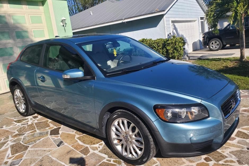 2009 Volvo C30 sold for $9,600