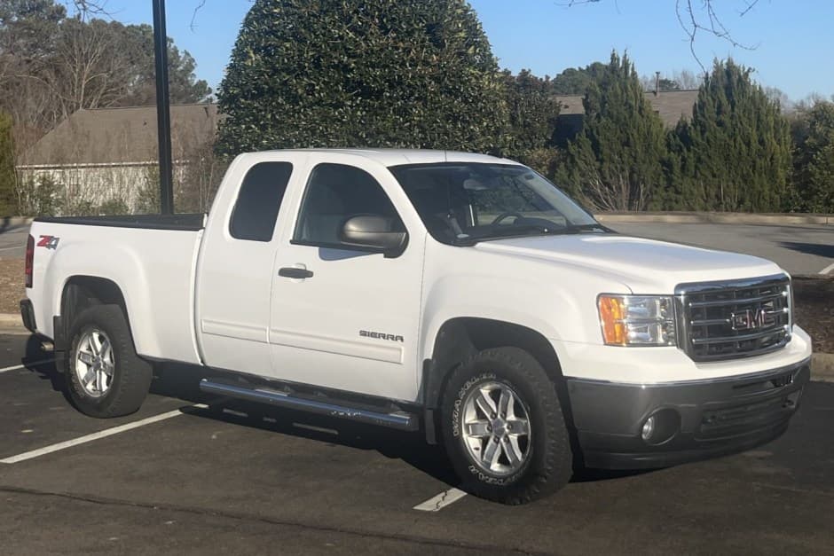2012 GMC Sierra (GMT900 2007-2013) sold for $19,400