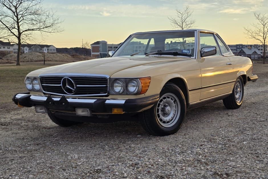 1980 Mercedes-Benz R107 SL sold for $9,100