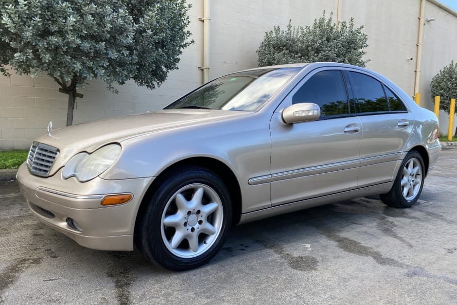 2002 Mercedes-Benz W203 C-Class sold for $5,000