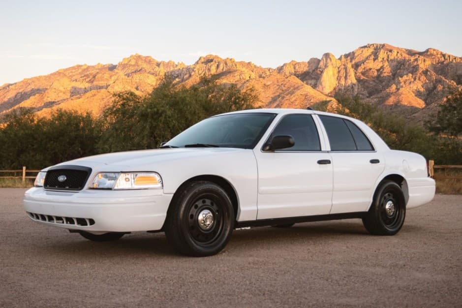2009 Ford Crown Victoria sold for $7,227