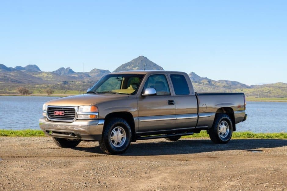 2000 GMC Sierra (GMT800 1999-2007) sold for $19,750