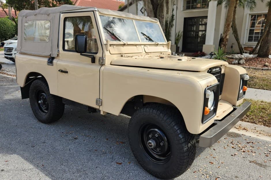 1977 Land Rover Series 88 sold for $17,350