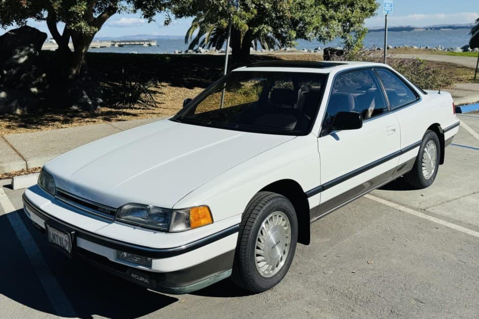 1989 Acura Legend sold for $9,300