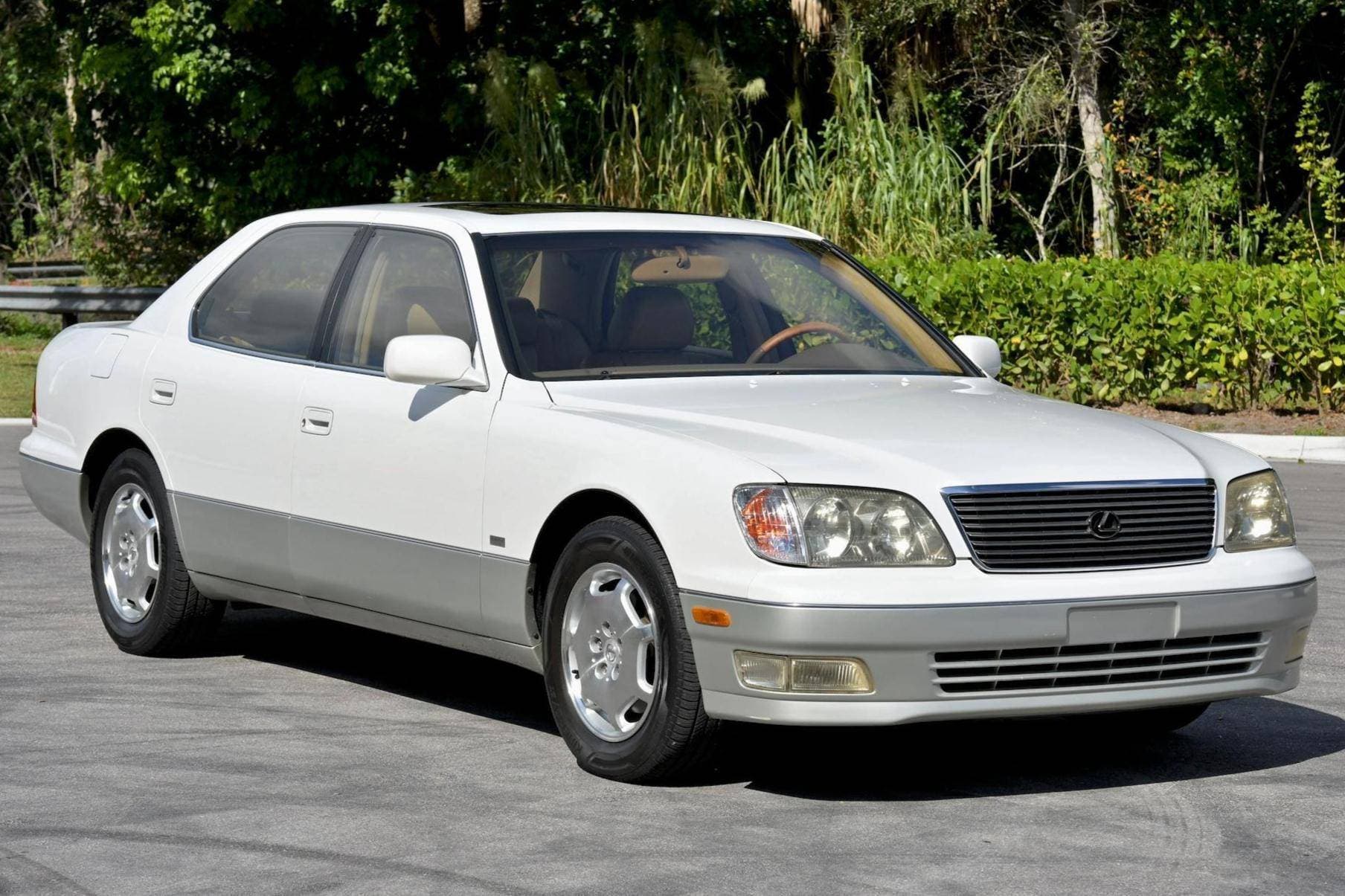 2000 Lexus LS sold for $9,900