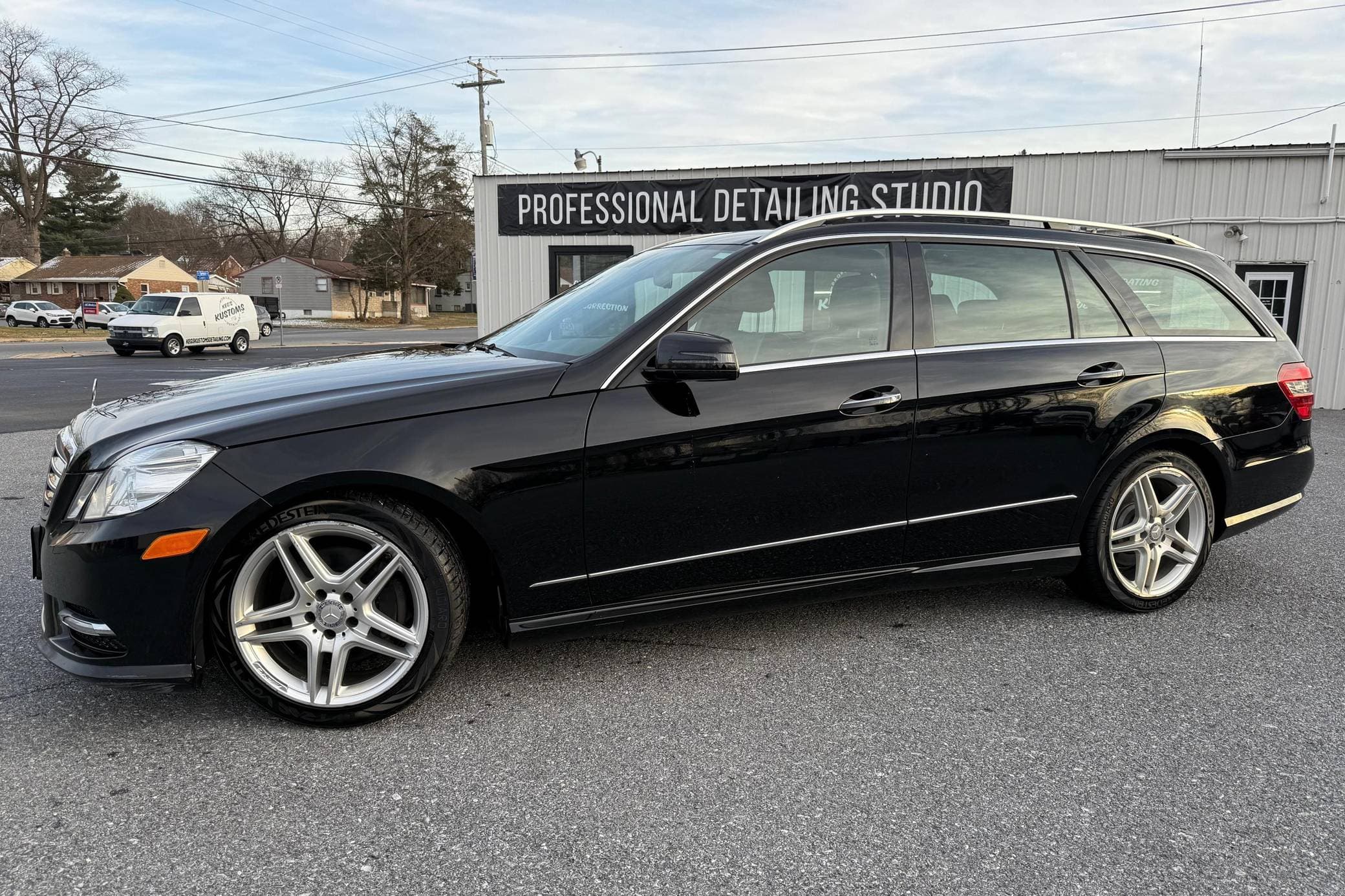 2013 Mercedes-Benz E-Class sold for $13,777