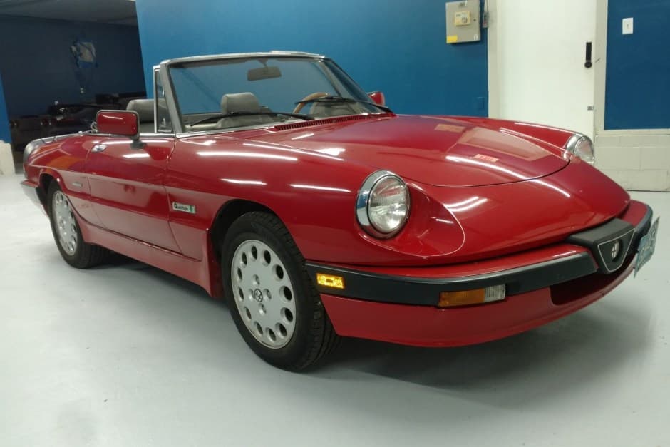 1988 Alfa Romeo 105/115 Spider Series 3 sold for $11,111