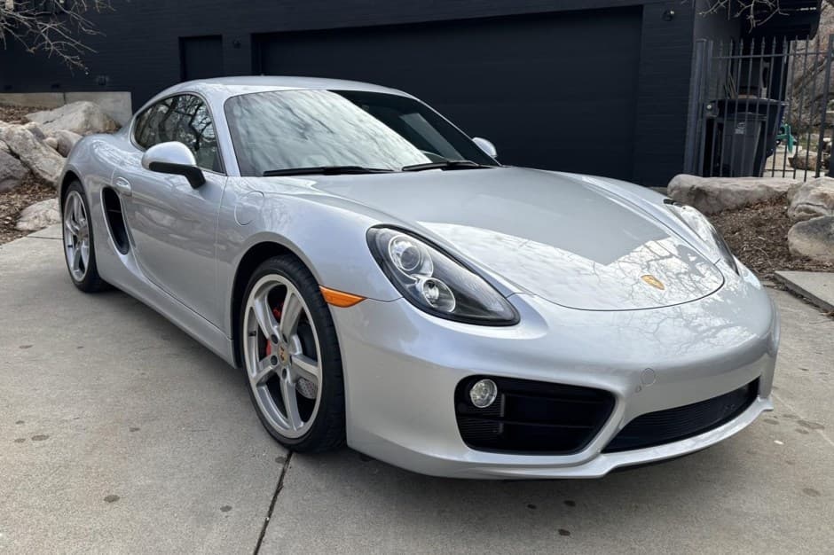 2014 Porsche 981 Cayman sold for $45,000