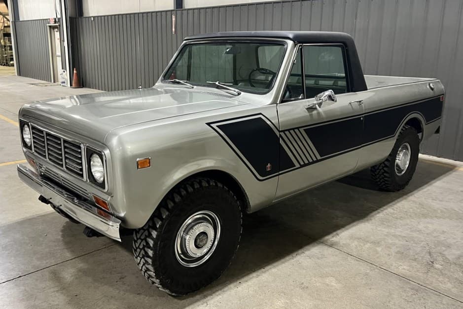 1976 International Harvester Scout sold for $14,000