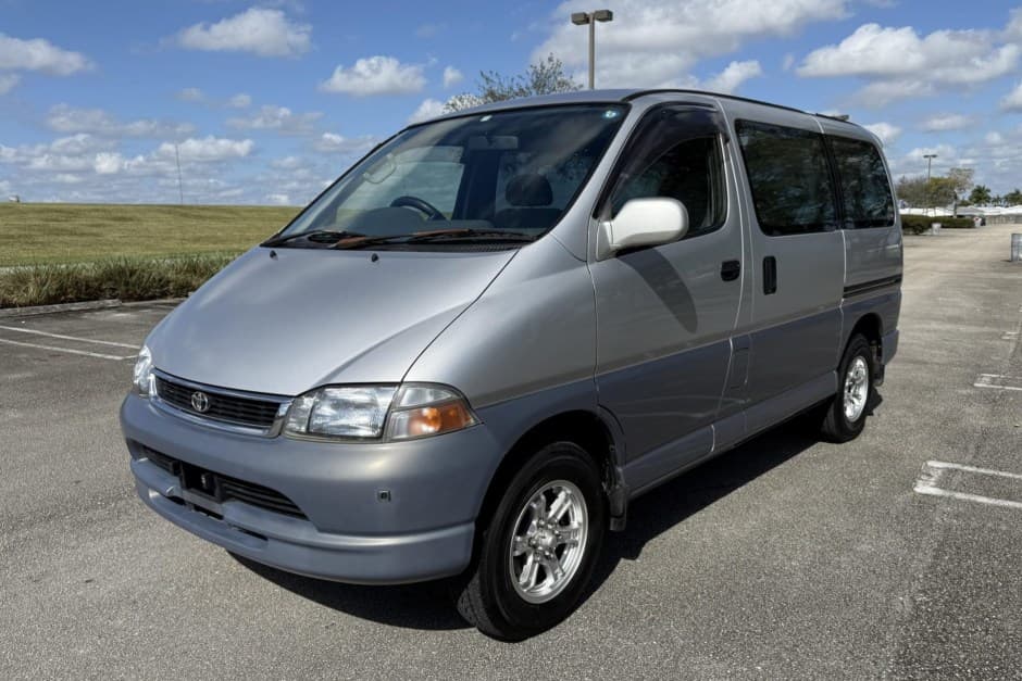 1997 Toyota HiAce sold for $7,800