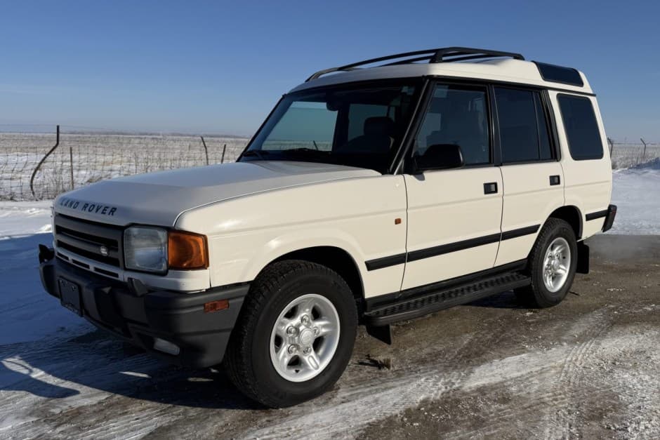 1997 Land Rover Discovery sold for $13,888