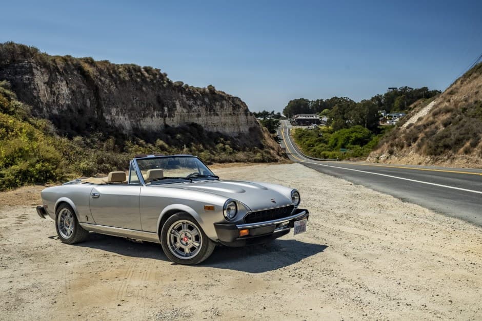 1980 Fiat 124 Spider (1966-1985) sold for $17,750