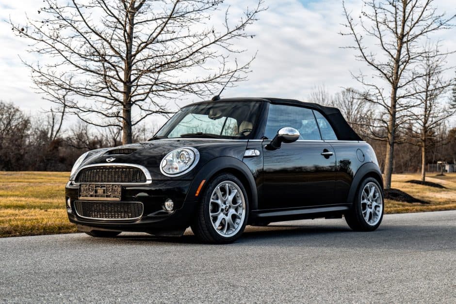2009 Mini R57 Convertible sold for $11,200