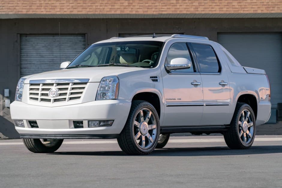 2011 Cadillac Escalade & EXT GMT900 (2007-2014) sold for $24,250