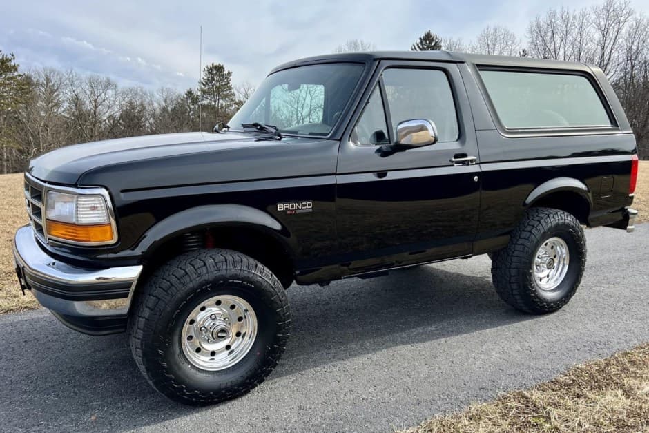 1996 Ford Bronco 4th-5th Generations 1987-1996 sold for $20,750