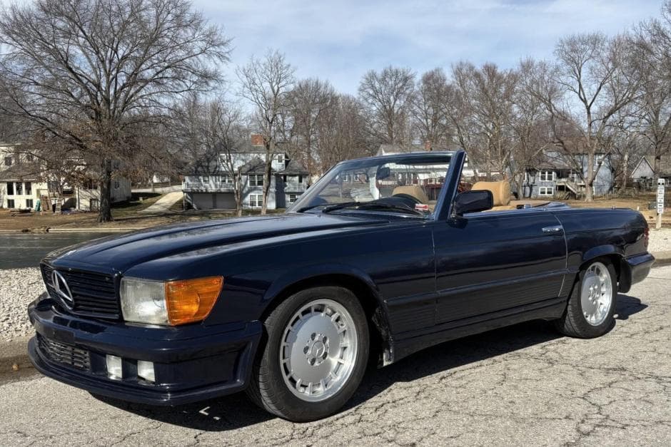 1982 Mercedes-Benz R107 SL sold for $13,916