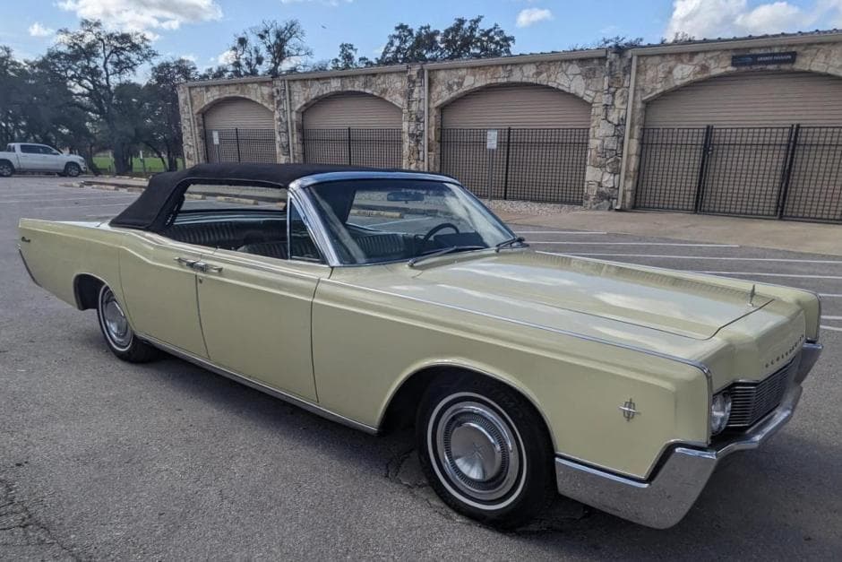 1966 Lincoln Continental (1961-1969) sold for $38,250