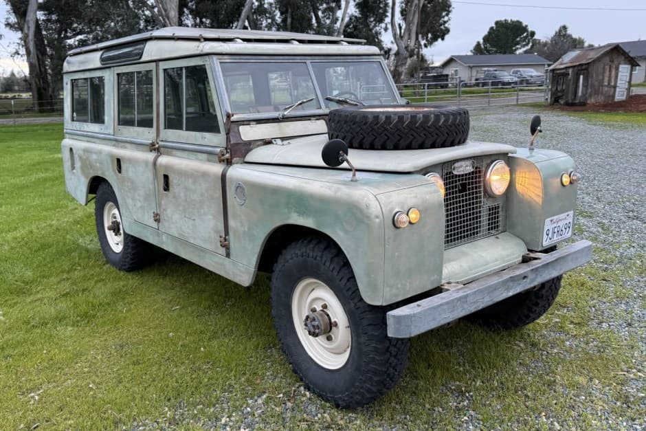 1967 Land Rover Series 109 sold for $28,500