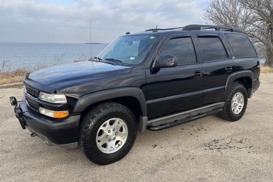 2004 Chevrolet Tahoe GMT800 sold for $21,000