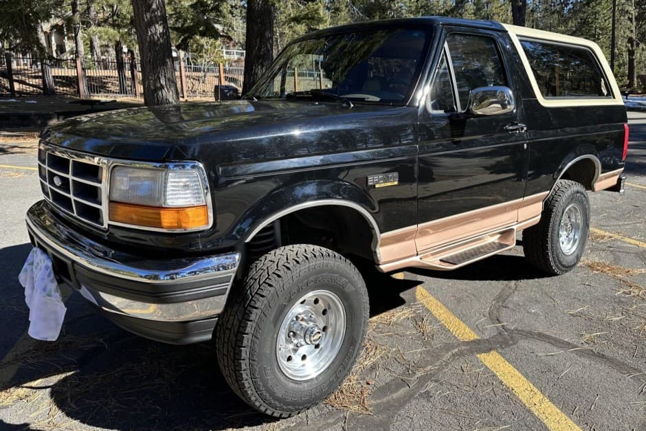 1995 Ford Bronco 4th-5th Generations 1987-1996 sold for $21,500