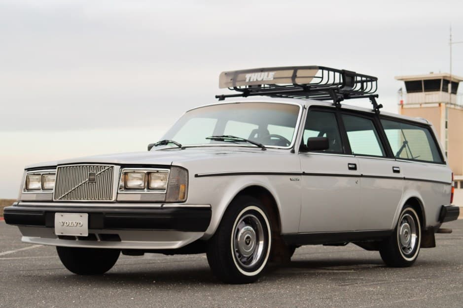 1985 Volvo 240 sold for $9,577