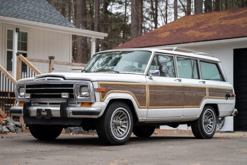 1988 Jeep SJ Grand Wagoneer sold for $11,000