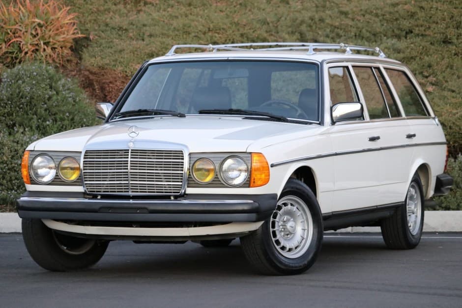 1983 Mercedes-Benz W123 sold for $41,500