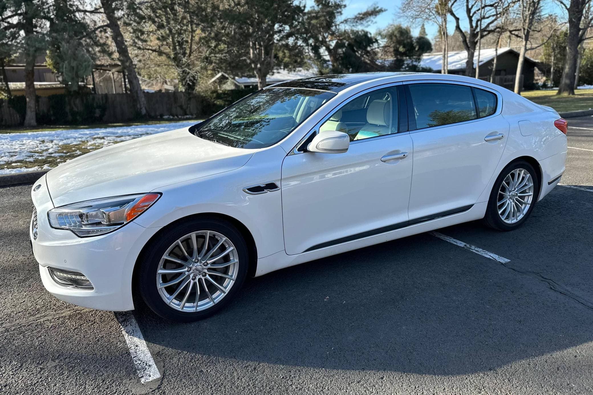 2015 Kia K900 sold for $15,250