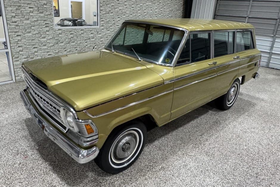 1971 Jeep SJ Wagoneer sold for $16,500