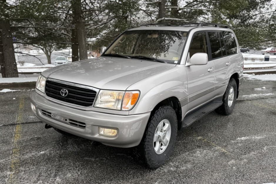 1999 Toyota Land Cruiser 100-Series sold for $13,250