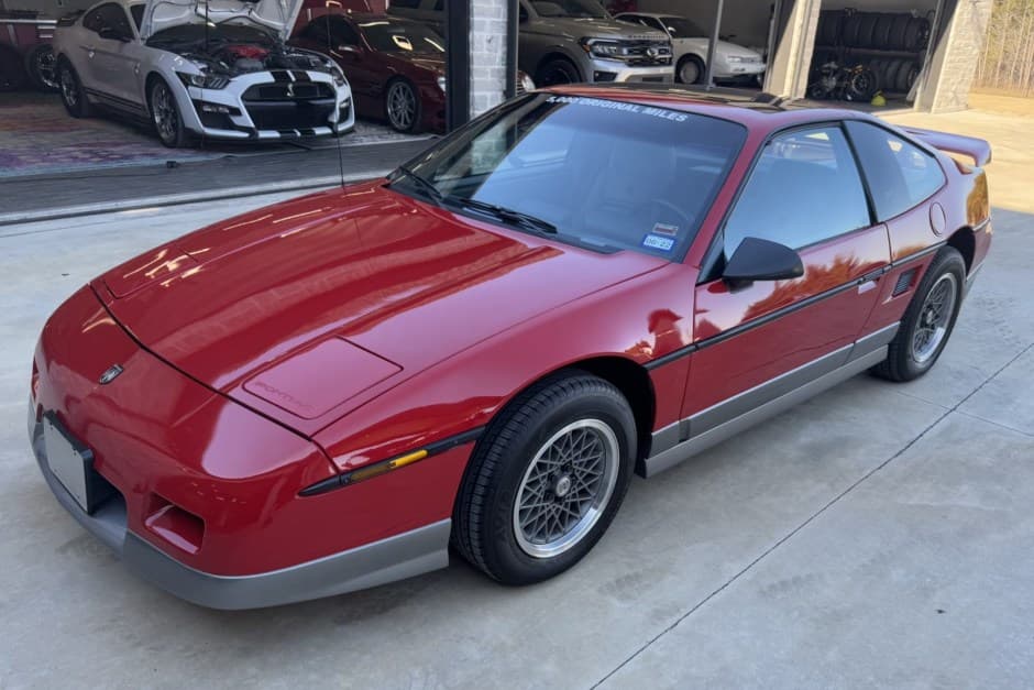 1986 Pontiac Fiero sold for $17,488