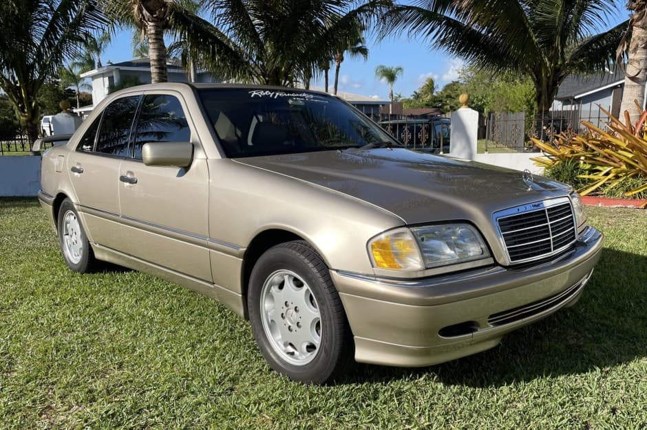 2000 Mercedes-Benz W202 C-Class sold for $2,800