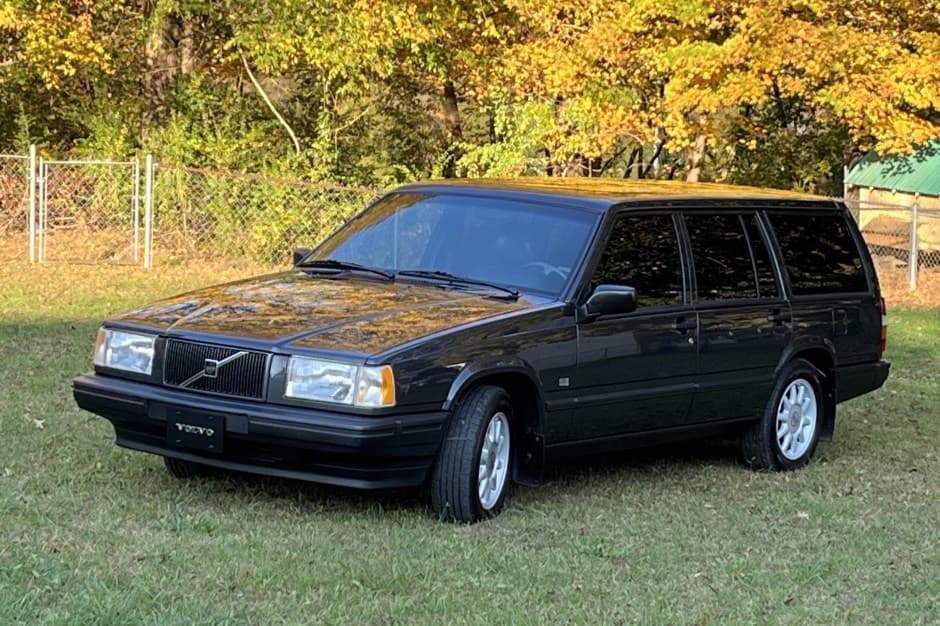 1994 Volvo 900-Series sold for $11,500