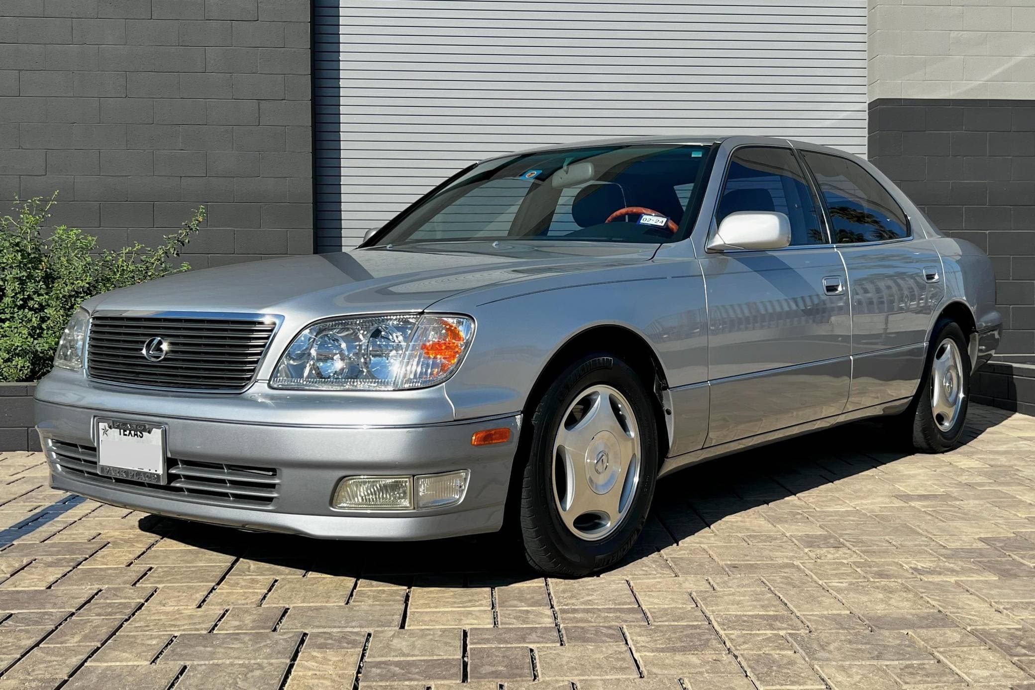 2000 Lexus LS sold for $10,999