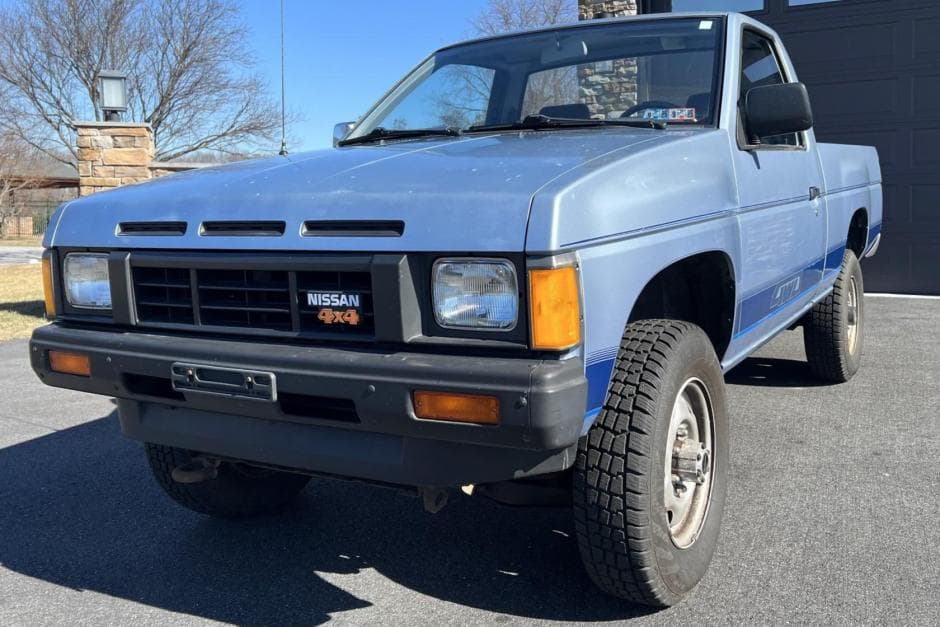 1986 Nissan Pickup sold for $7,400
