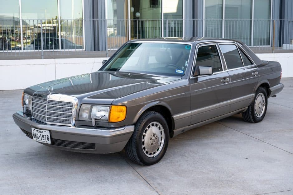 1990 Mercedes-Benz W126 S-Class sold for $5,300