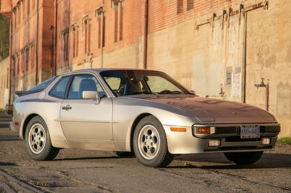 1989 Porsche 944 sold for $9,802