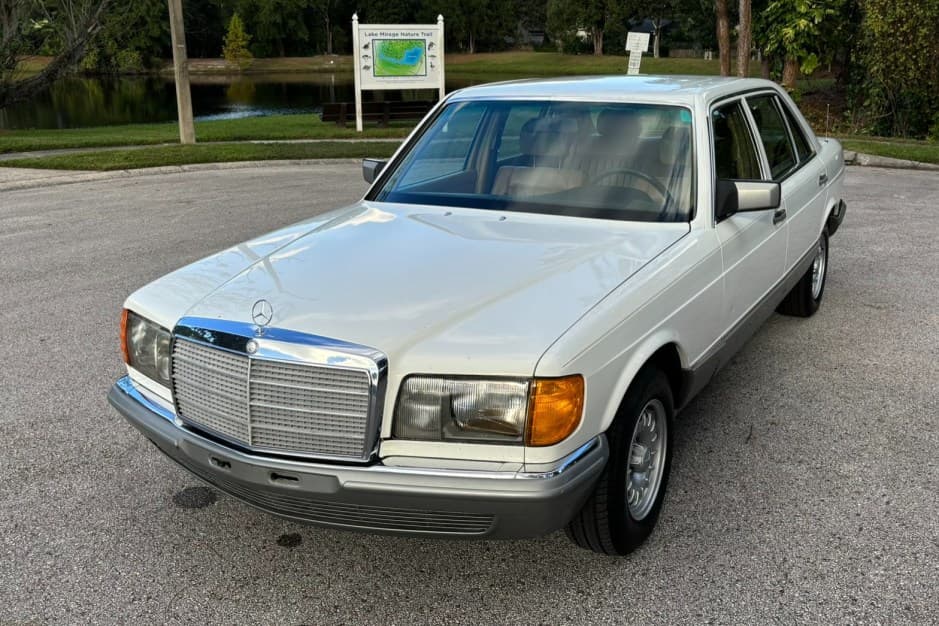 1985 Mercedes-Benz W126 S-Class sold for $5,700