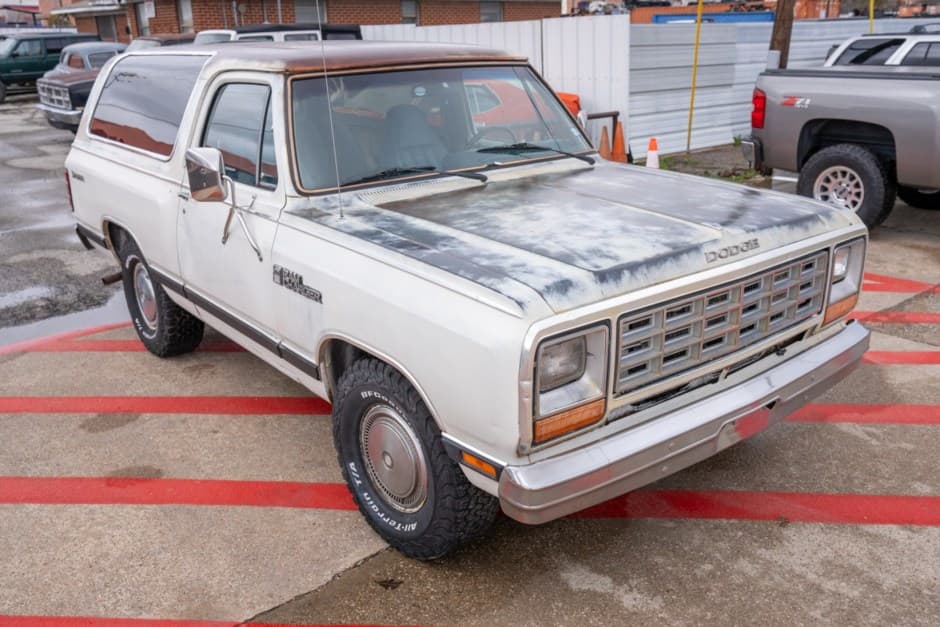 1984 Dodge Ramcharger / Plymouth Trail Duster sold for $6,500