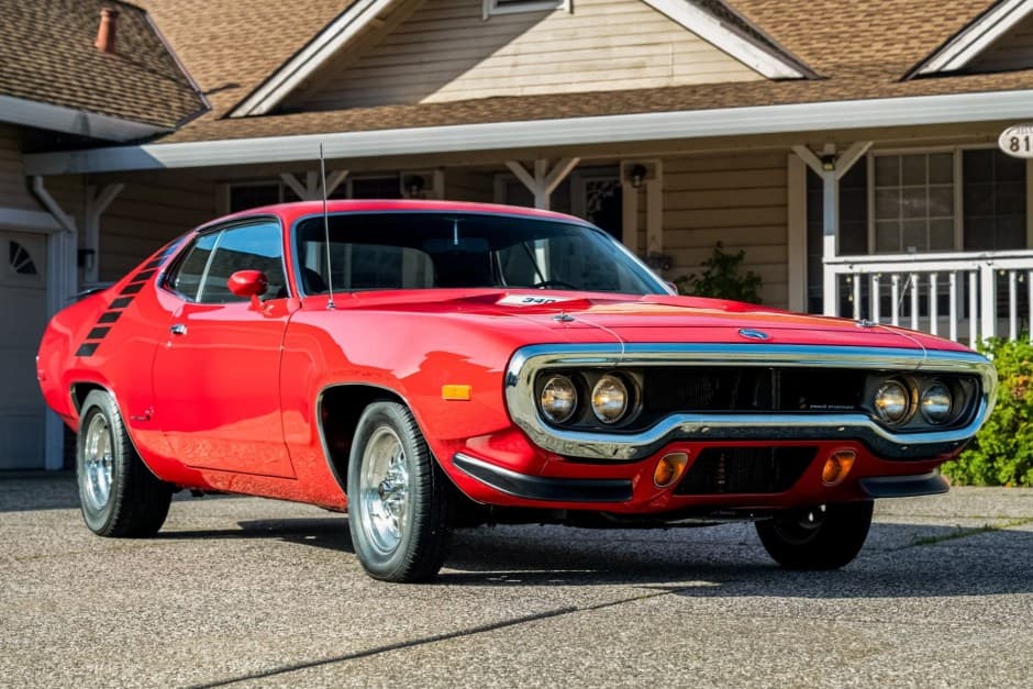 1972 Plymouth Road Runner sold for $34,000