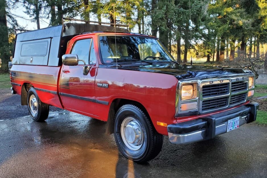 1992 Dodge Ram (1981-1993) sold for $16,000
